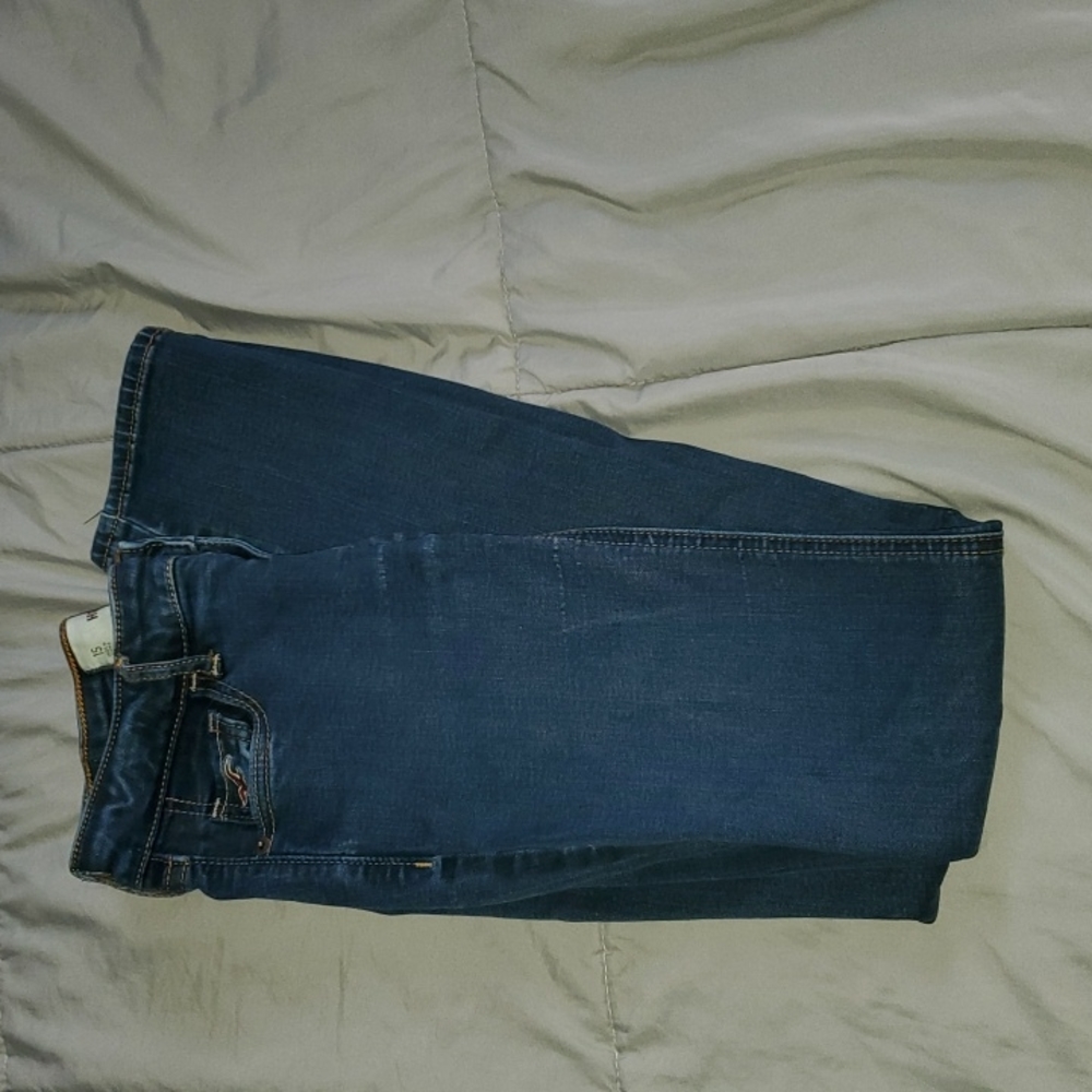 1S (25x31) Hollister Jeans.